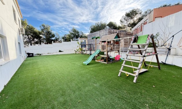 Resale - Villa -
Villamartín - Villamartin