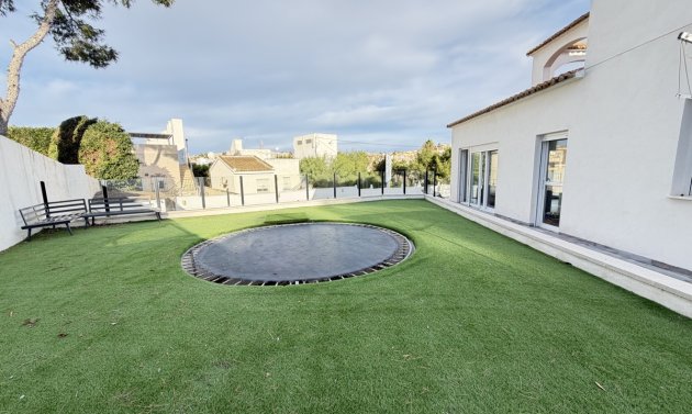 Resale - Villa -
Villamartín - Villamartin