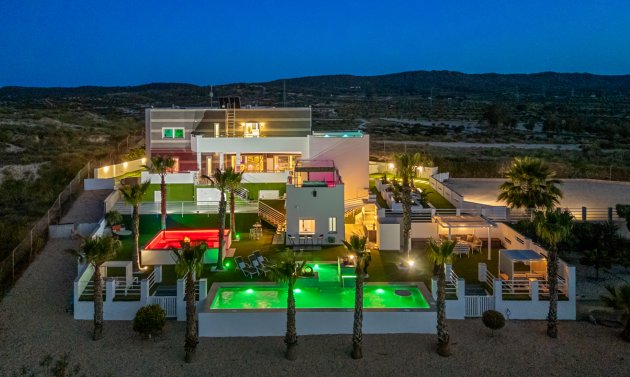 Reventa - Villa -
Torremendo