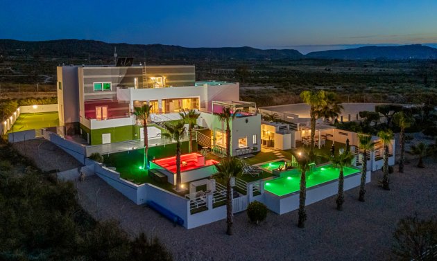Reventa - Villa -
Torremendo