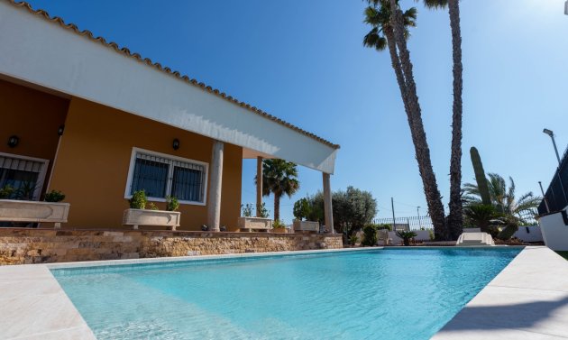 Reventa - Finca -
Orihuela Costa - Orihuela