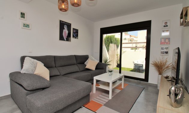 Wiederverkauf - Villa -
Villamartín - PAU 8