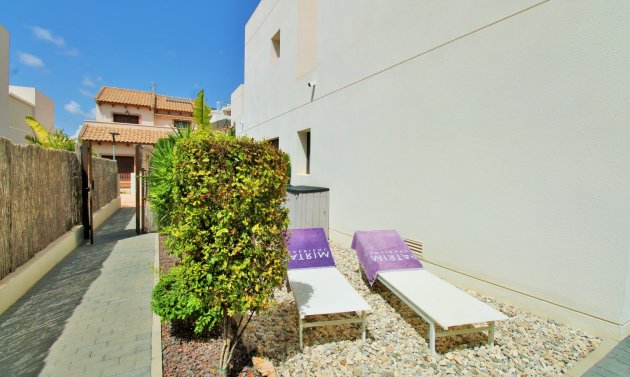 Wiederverkauf - Villa -
Villamartín - PAU 8