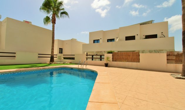 Wiederverkauf - Villa -
Villamartín - PAU 8