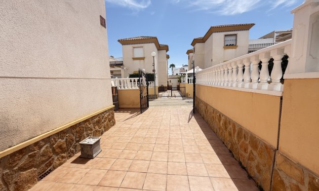 Resale - Townhouse -
Villamartín - Villamartin