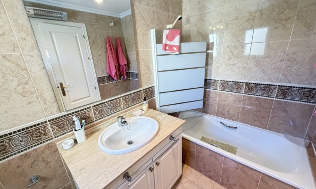 Reventa - Adosado -
Campoamor Golf