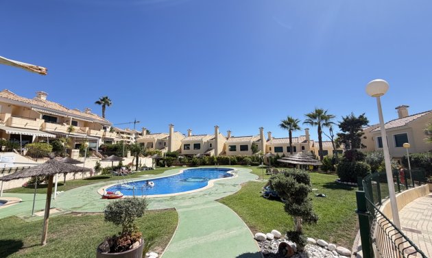 Reventa - Adosado -
Campoamor Golf