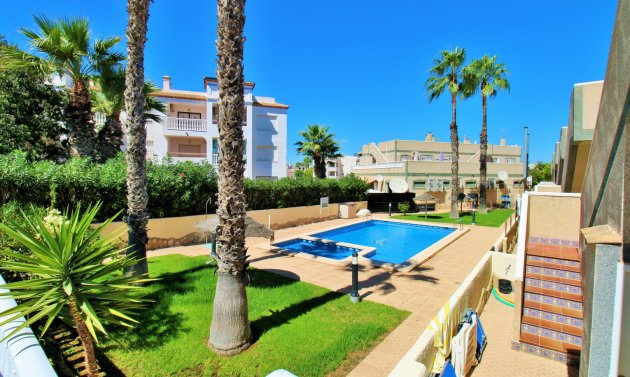 Återförsäljning - Villa -
Villamartín - Las Violetas