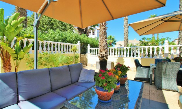 Återförsäljning - Villa -
Villamartín - Las Violetas