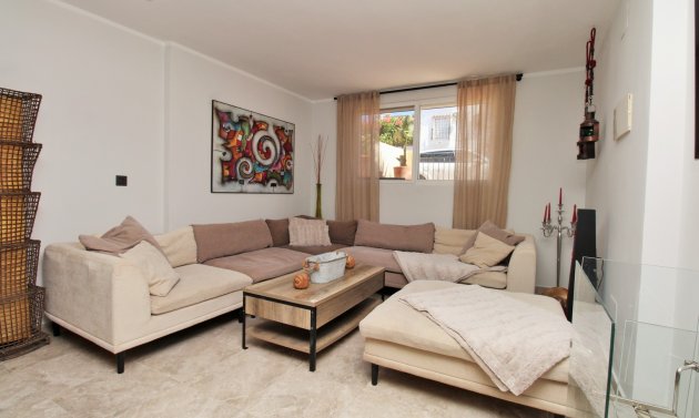 Återförsäljning - Villa -
Villamartín - Las Violetas