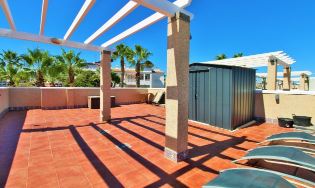 Återförsäljning - Villa -
Villamartín - Las Violetas
