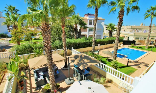 Återförsäljning - Villa -
Villamartín - Las Violetas