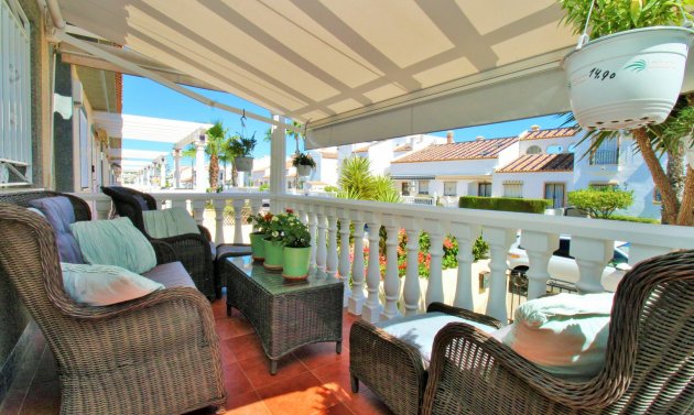Återförsäljning - Villa -
Villamartín - Las Violetas