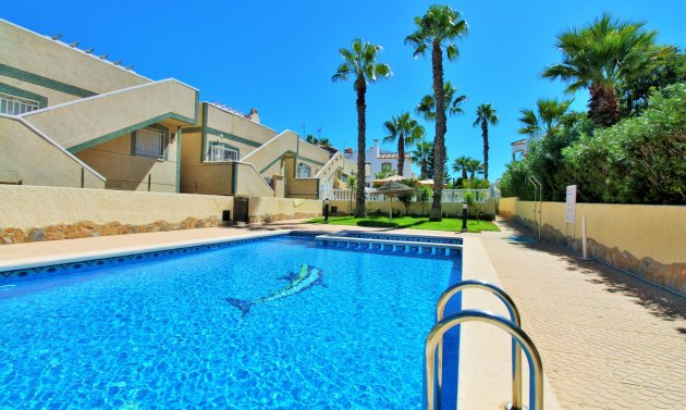Återförsäljning - Villa -
Villamartín - Las Violetas