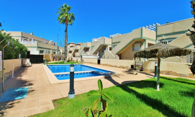 Återförsäljning - Villa -
Villamartín - Las Violetas