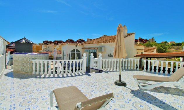 Återförsäljning - Villa -
Villamartín - Villamartin