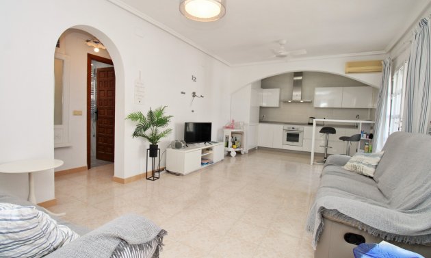 Återförsäljning - Villa -
Villamartín - Villamartin