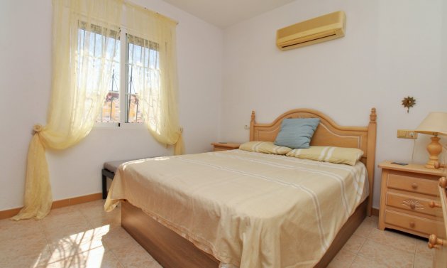 Återförsäljning - Villa -
Villamartín - Villamartin