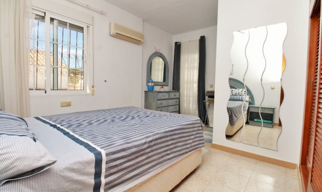 Återförsäljning - Villa -
Villamartín - Villamartin
