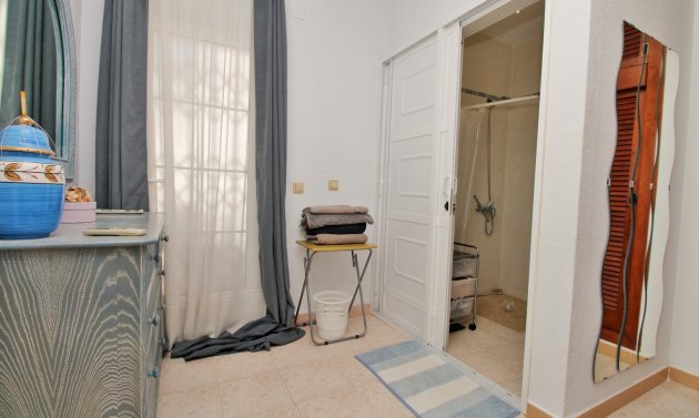 Återförsäljning - Villa -
Villamartín - Villamartin