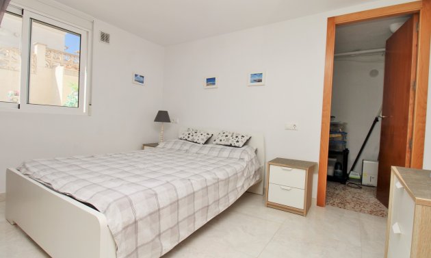 Återförsäljning - Villa -
Villamartín - Villamartin