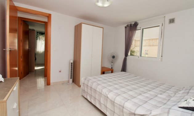 Återförsäljning - Villa -
Villamartín - Villamartin