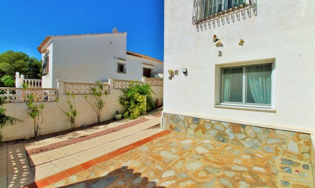 Återförsäljning - Villa -
Villamartín - Villamartin