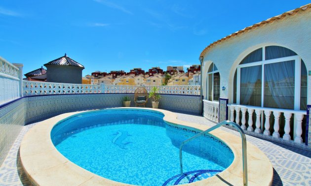 Återförsäljning - Villa -
Villamartín - Villamartin