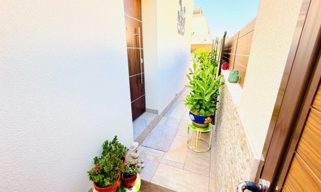 Resale - Semi Detached Villa -
Los Montesinos