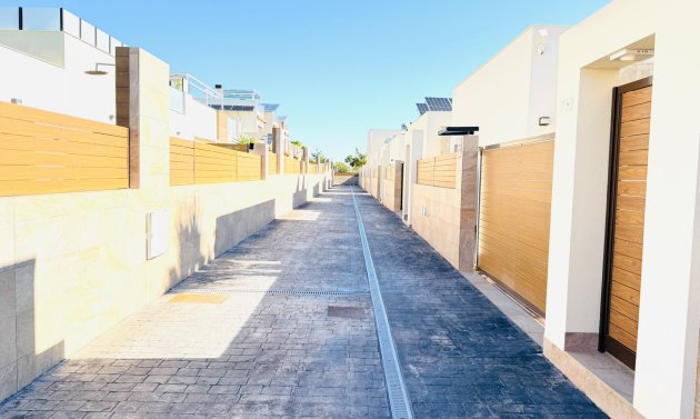 Resale - Semi Detached Villa -
Los Montesinos