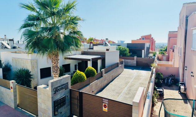 Resale - Semi Detached Villa -
Los Montesinos