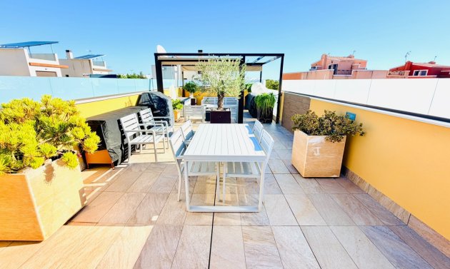 Resale - Semi Detached Villa -
Los Montesinos