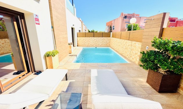 Resale - Semi Detached Villa -
Los Montesinos