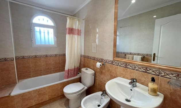 Resale - Quad House -
Villamartín - PAU 8