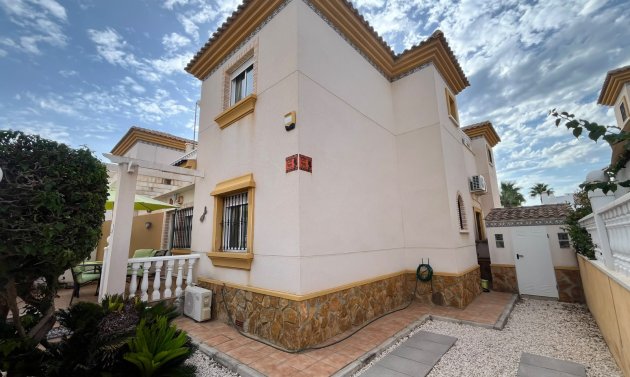 Resale - Quad House -
Villamartín - PAU 8