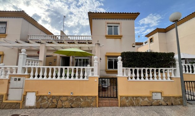 Resale - Quad House -
Villamartín - PAU 8