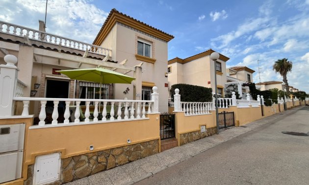 Resale - Quad House -
Villamartín - PAU 8