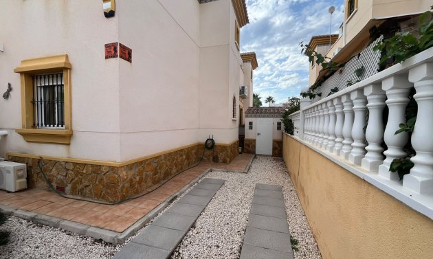 Resale - Quad House -
Villamartín - PAU 8