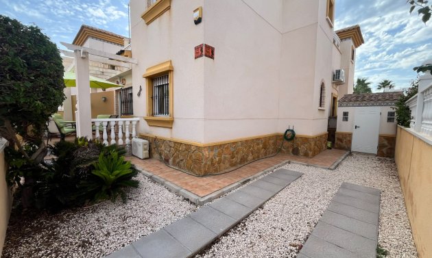 Resale - Quad House -
Villamartín - PAU 8