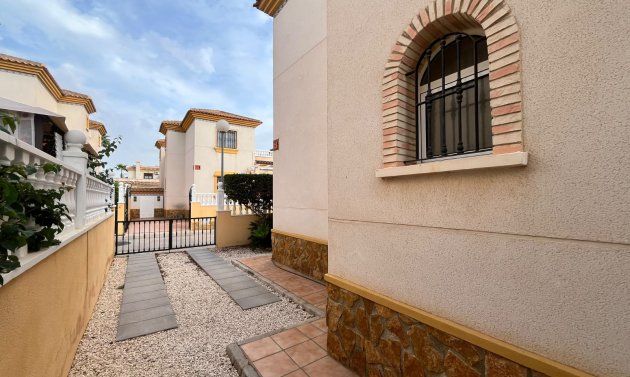 Resale - Quad House -
Villamartín - PAU 8