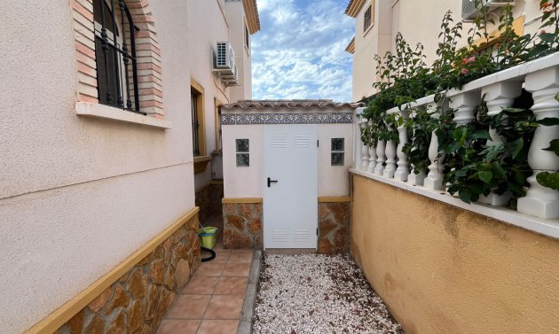 Resale - Quad House -
Villamartín - PAU 8