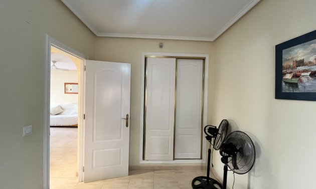 Resale - Quad House -
Villamartín - PAU 8