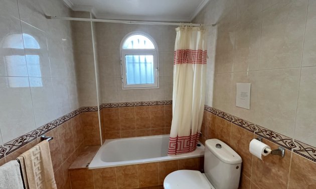 Resale - Quad House -
Villamartín - PAU 8