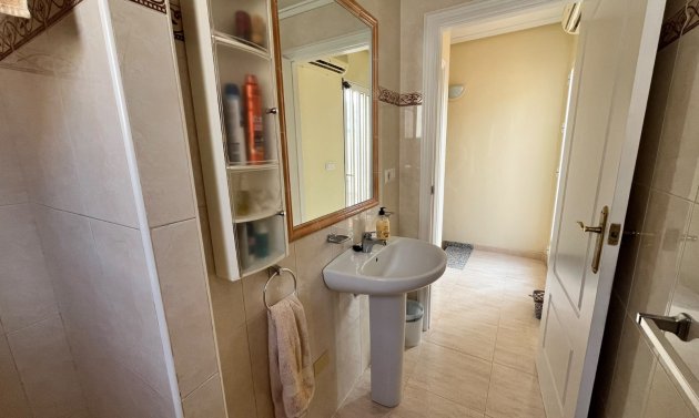 Resale - Quad House -
Villamartín - PAU 8
