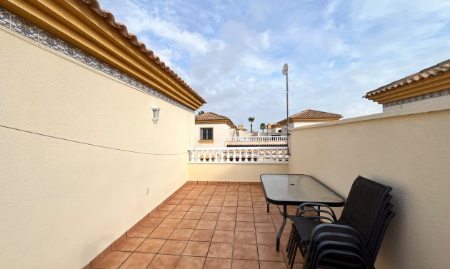 Resale - Quad House -
Villamartín - PAU 8