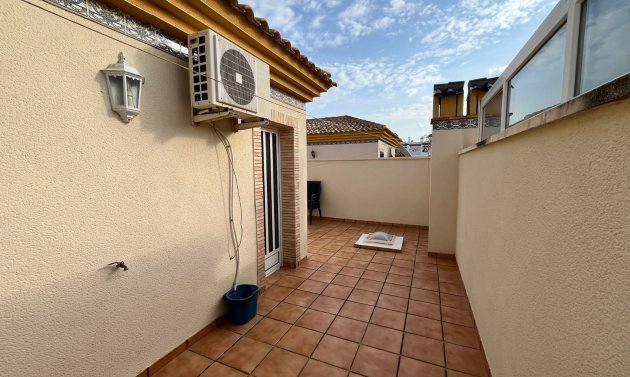 Resale - Quad House -
Villamartín - PAU 8