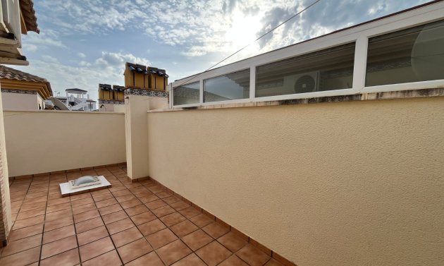 Resale - Quad House -
Villamartín - PAU 8