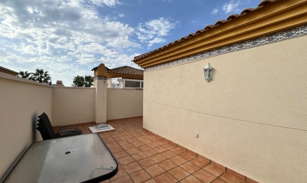 Resale - Quad House -
Villamartín - PAU 8