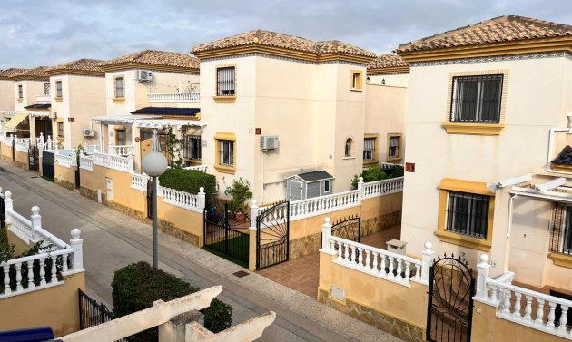 Resale - Quad House -
Villamartín - PAU 8