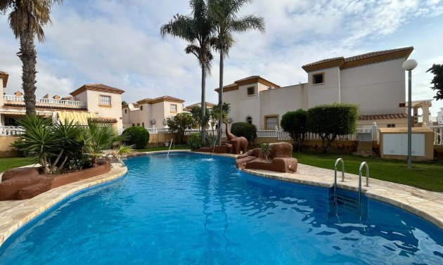 Resale - Quad House -
Villamartín - PAU 8